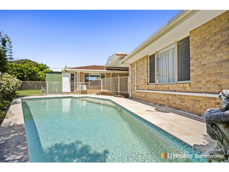 5 Erica Court, Labrador QLD 4215