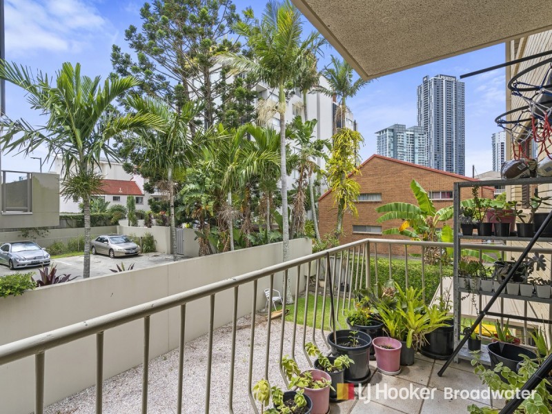 4/39 Lenneberg Street, Southport QLD 4215