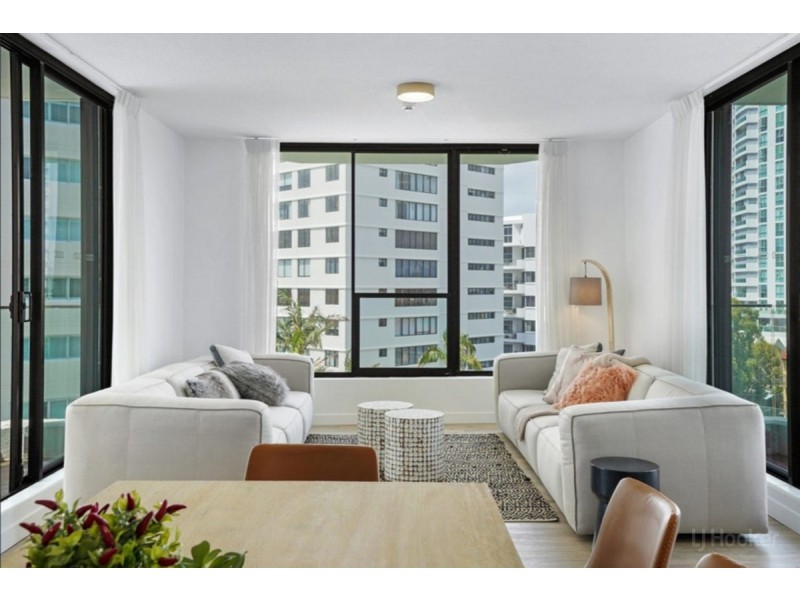 904/41 Labrador Street, Labrador QLD 4215