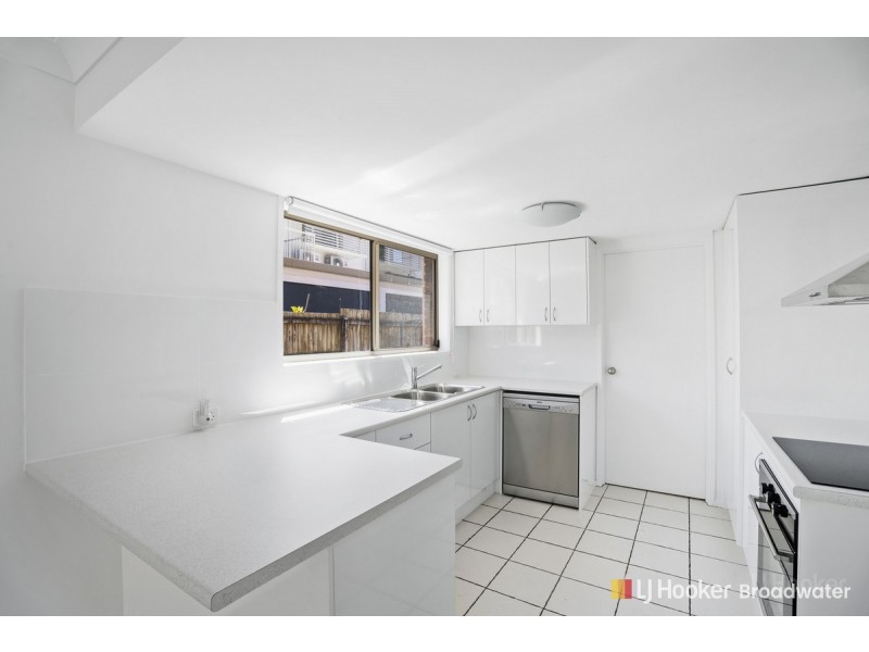 1/172 Muir Street, Labrador QLD 4215