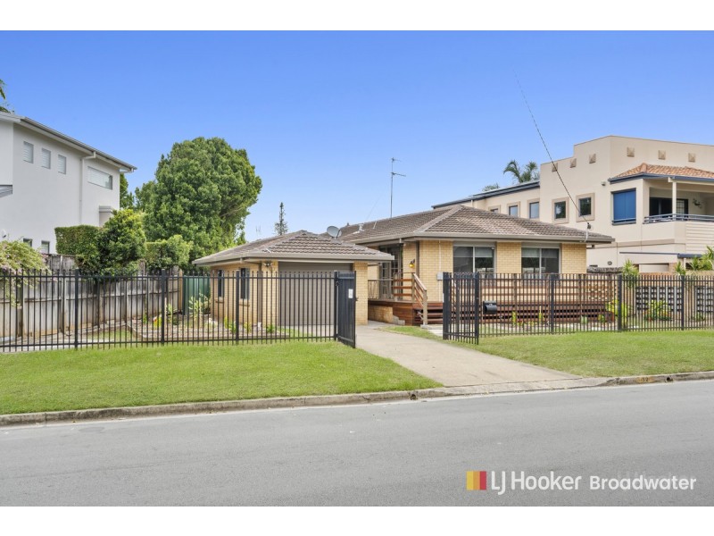 32 Poinsettia Avenue, Runaway Bay QLD 4216