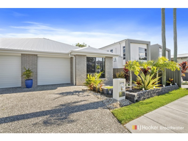 2/5 Kenmar Street, Labrador QLD 4215