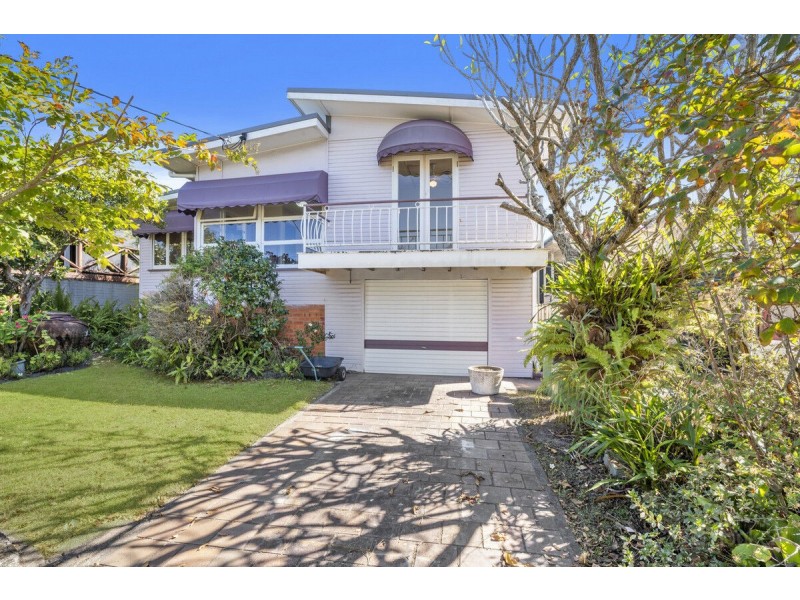 18 Vernon Avenue, Labrador QLD 4215