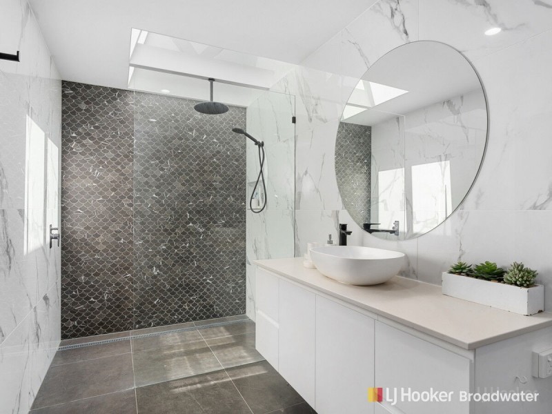 12 Matthew Flinders Drive, Hollywell QLD 4216