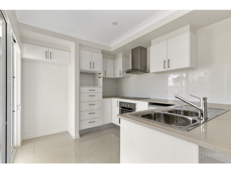 22 Jimmieson Avenue, Labrador QLD 4215