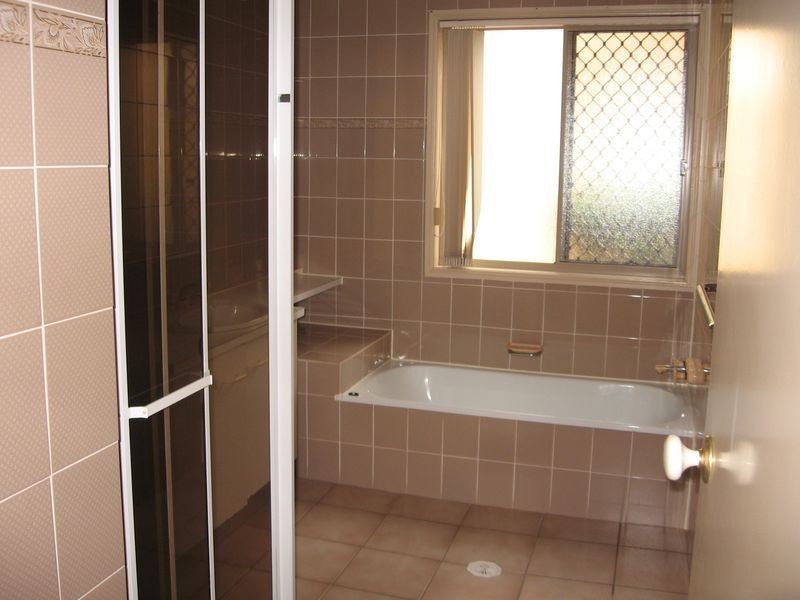 18 Peter Thomson Drive, Parkwood QLD 4214