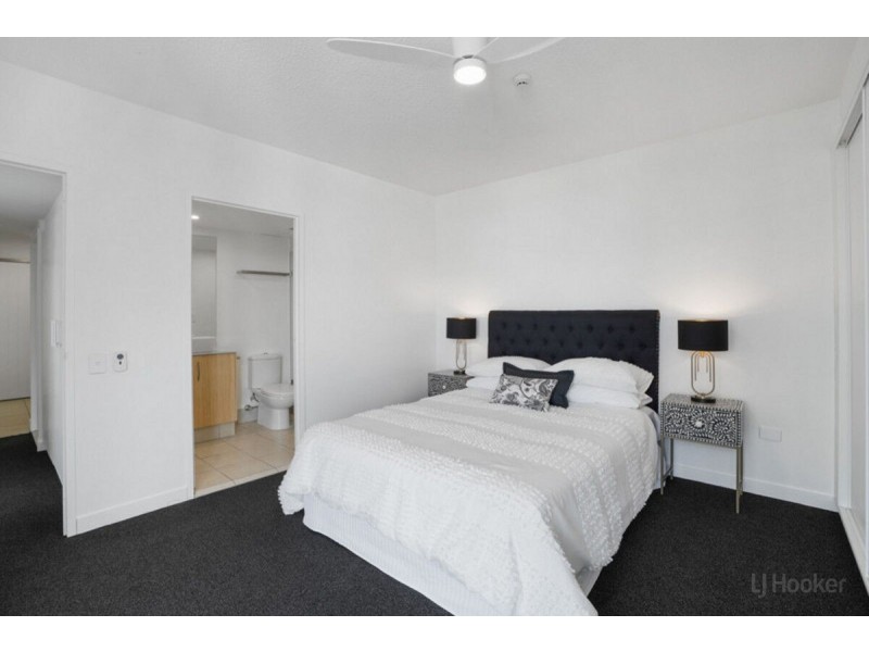 901/41 Labrador Street, Labrador QLD 4215