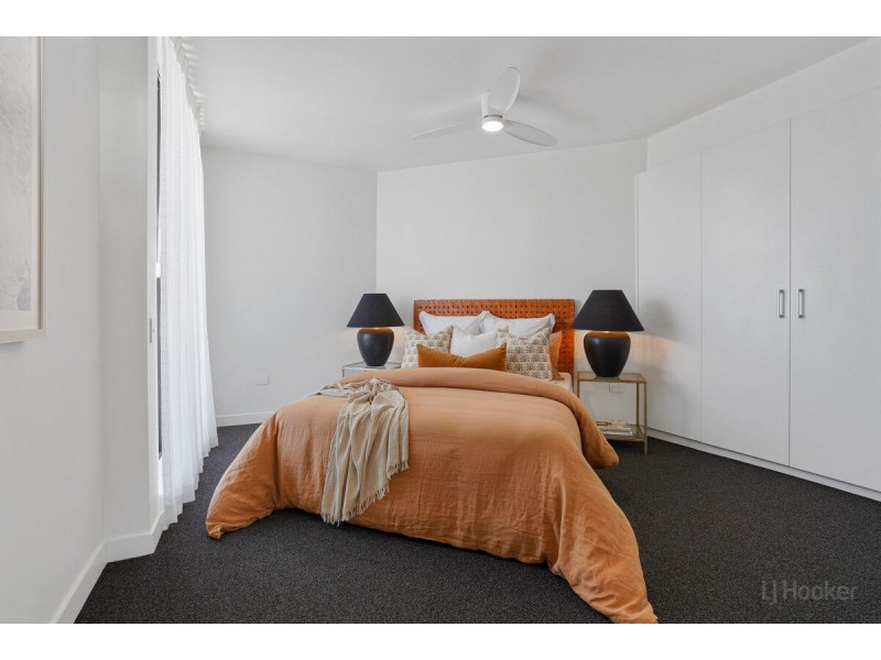 1404/41 Labrador Street, Labrador QLD 4215