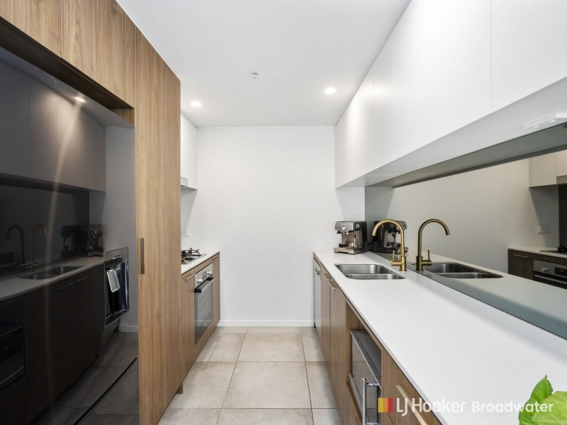 708/372 Marine Parade, Labrador QLD 4215
