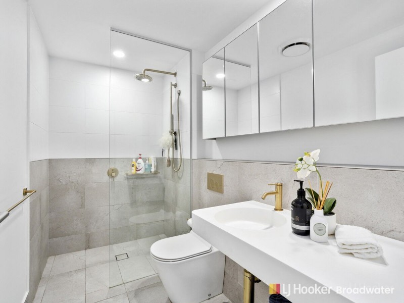 708/372 Marine Parade, Labrador QLD 4215