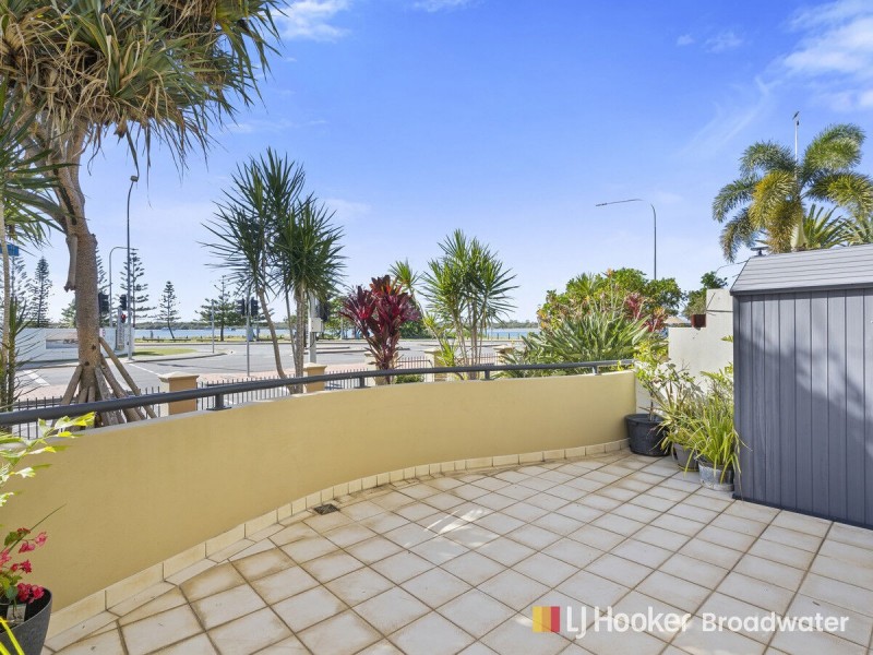 111/392 Marine Parade, Labrador QLD 4215