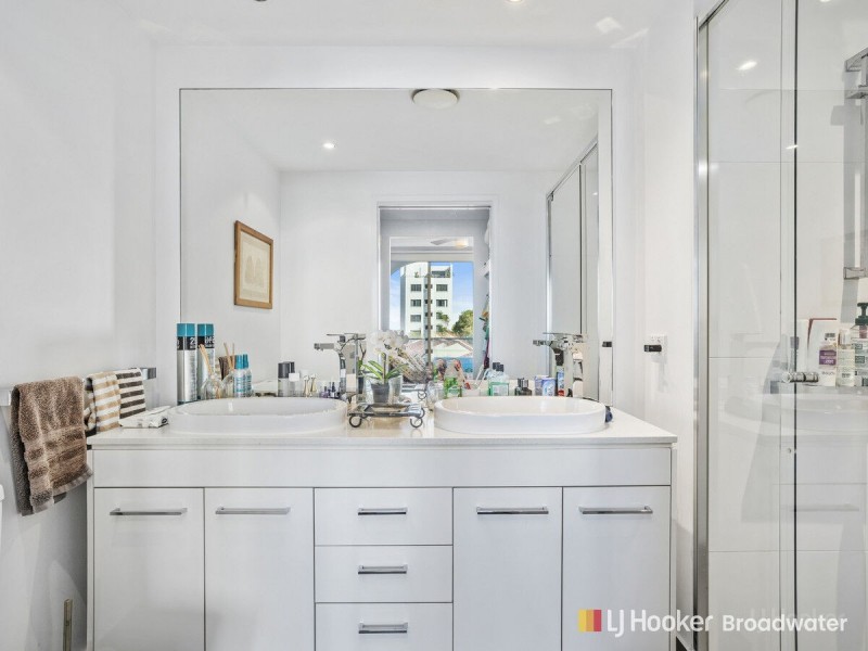 304/20 Labrador Street, Labrador QLD 4215