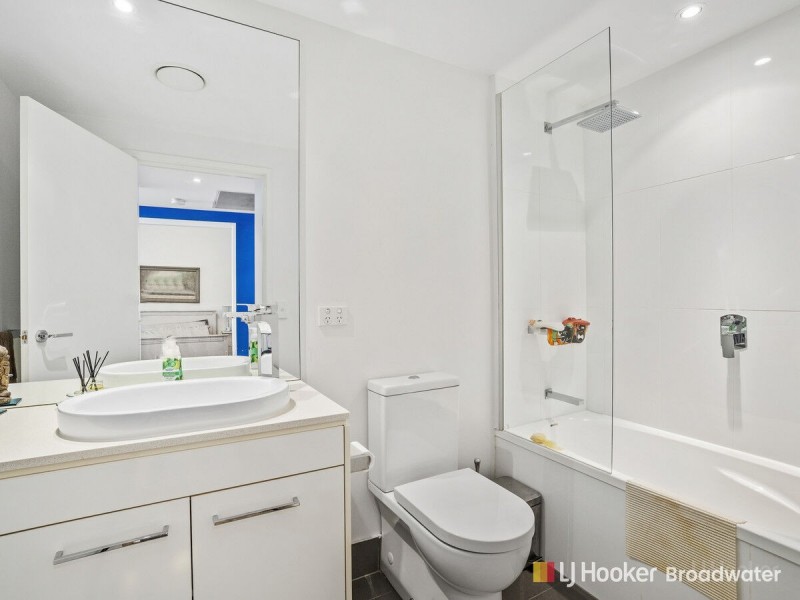 304/20 Labrador Street, Labrador QLD 4215