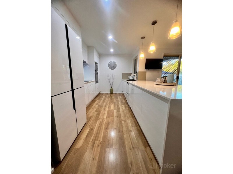 22 Kosciusko Crescent, Southport QLD 4215