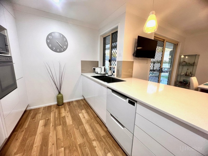 22 Kosciusko Crescent, Southport QLD 4215