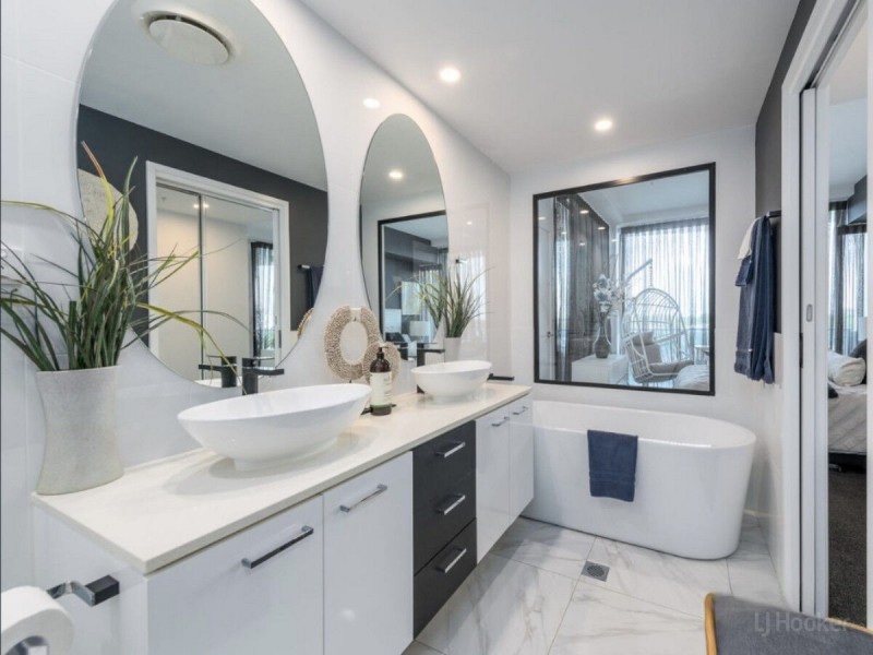 4401/5 Harbour Side Court, Biggera Waters QLD 4216