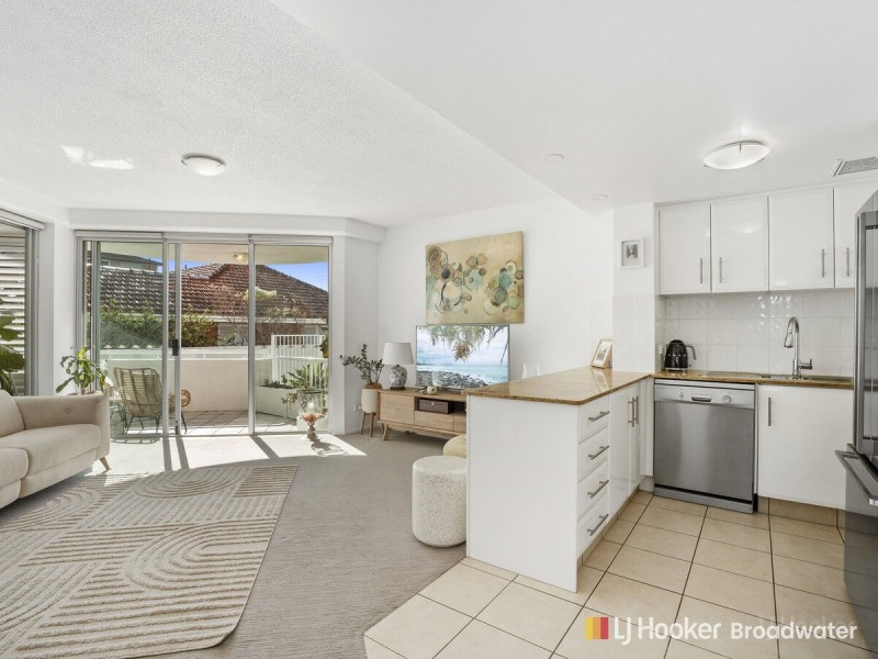 1/242-244 Marine Parade, Labrador QLD 4215