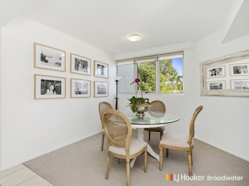 1/242-244 Marine Parade, Labrador QLD 4215