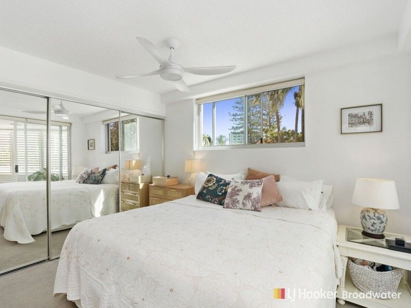 1/242-244 Marine Parade, Labrador QLD 4215