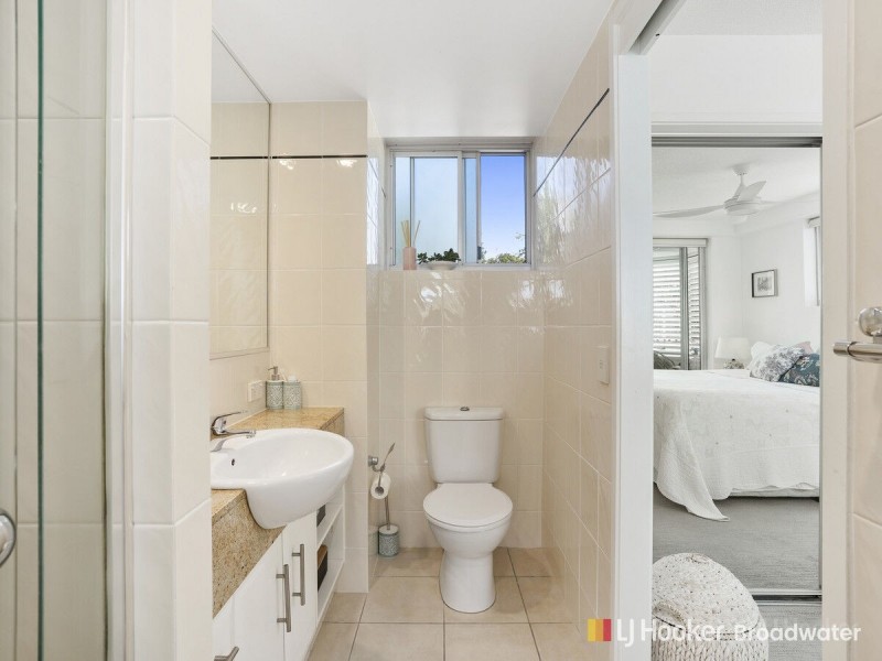 1/242-244 Marine Parade, Labrador QLD 4215