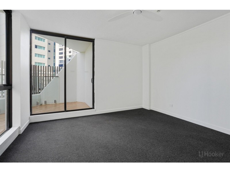 302/41 Labrador Street, Labrador QLD 4215