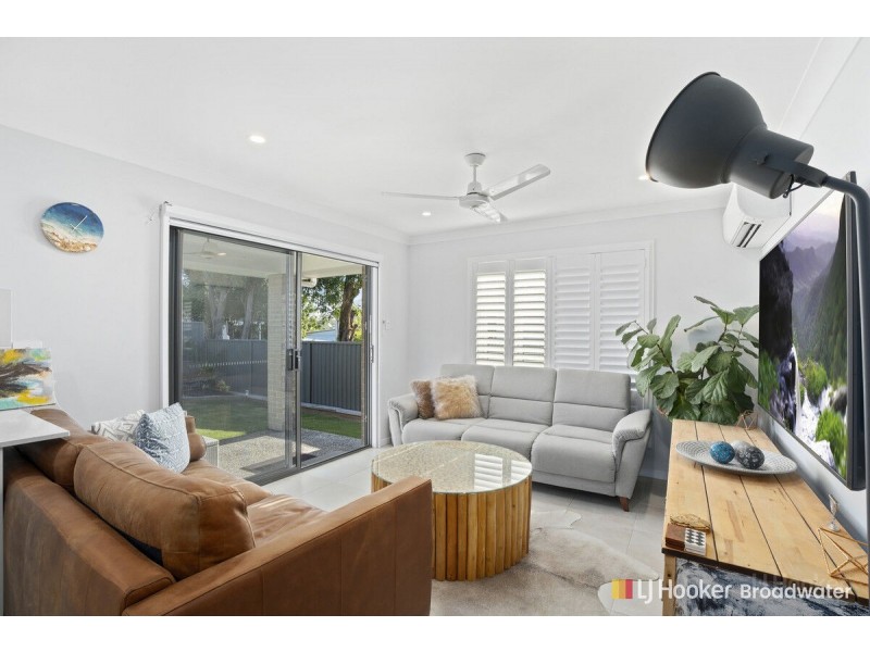 2/5 Kenmar Street, Labrador QLD 4215