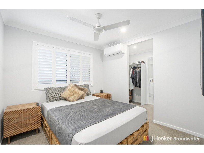 2/5 Kenmar Street, Labrador QLD 4215