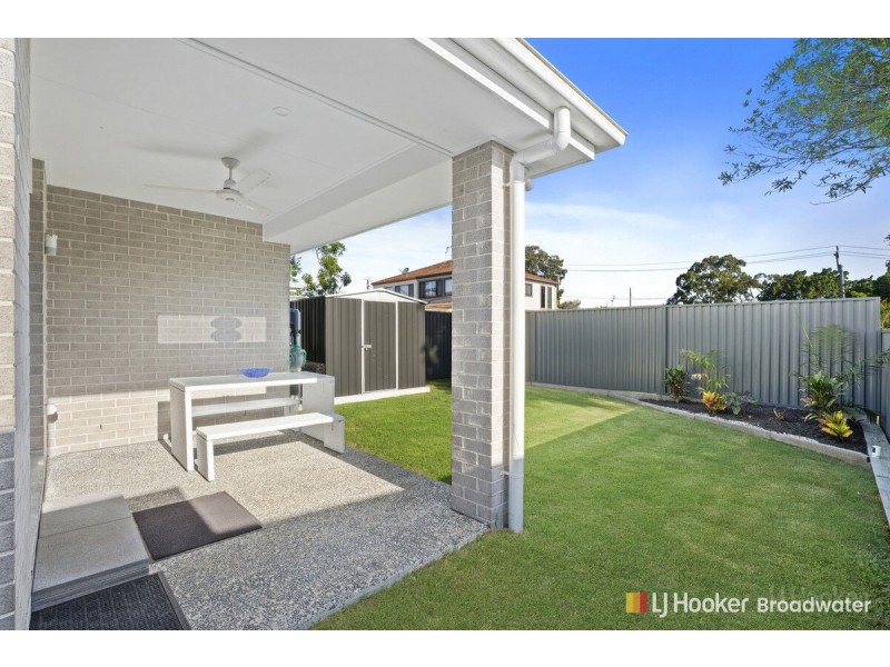 2/5 Kenmar Street, Labrador QLD 4215