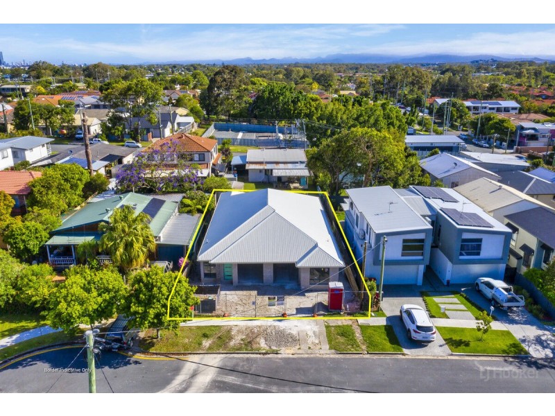 2/5 Kenmar Street, Labrador QLD 4215