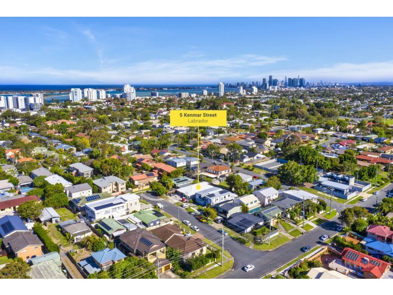 2/5 Kenmar Street, Labrador QLD 4215