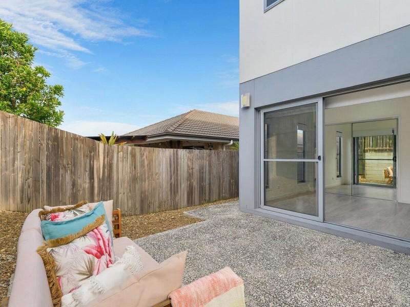 2/2 Neroli Drive, Springfield Lakes QLD 4300