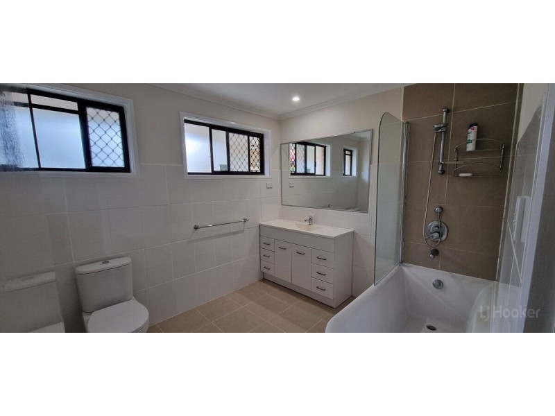 2/1 Nevenia Street, Labrador QLD 4215