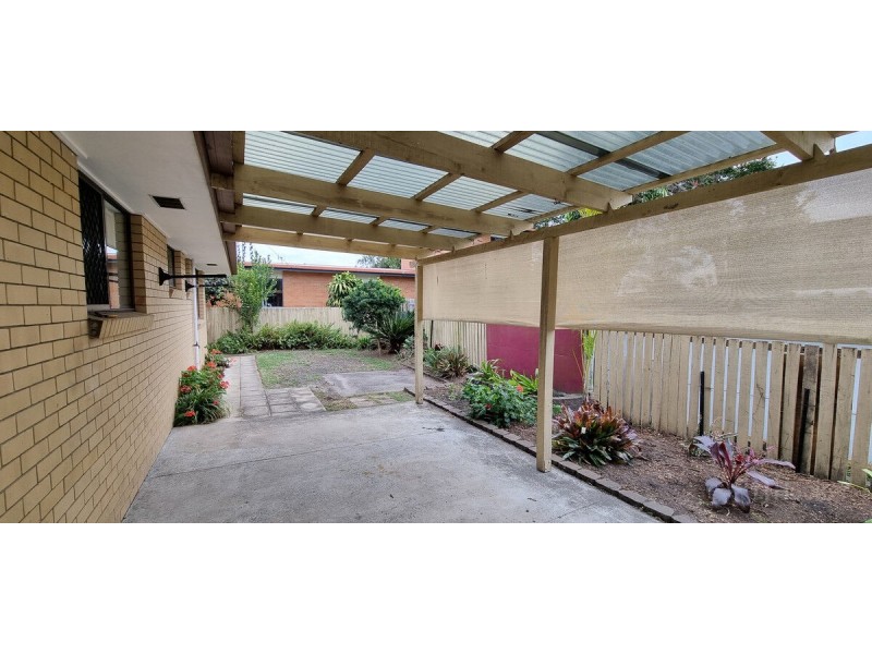 2/1 Nevenia Street, Labrador QLD 4215