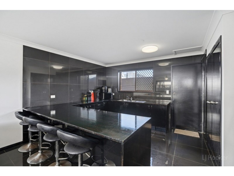 2/11 Frank Street, Labrador QLD 4215