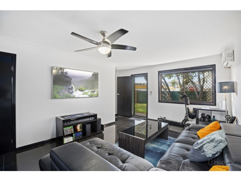 2/11 Frank Street, Labrador QLD 4215