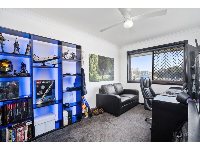 2/11 Frank Street, Labrador QLD 4215