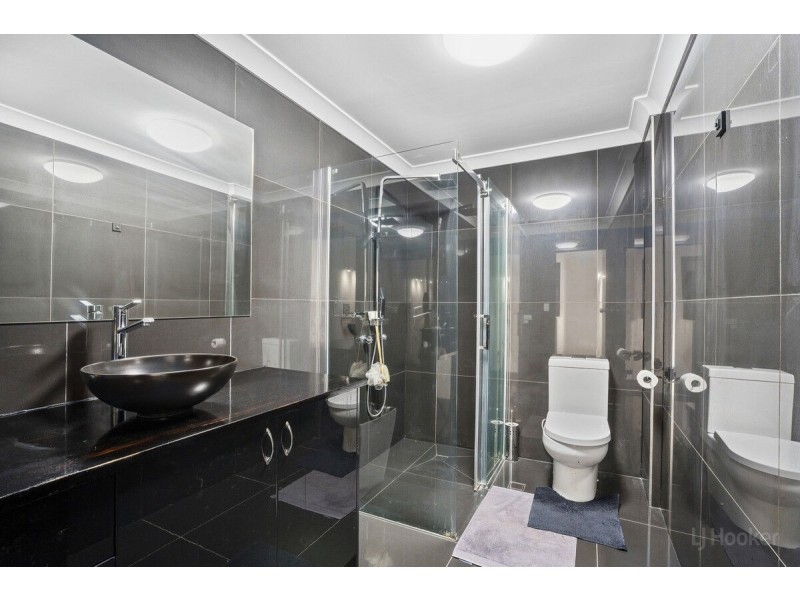 2/11 Frank Street, Labrador QLD 4215