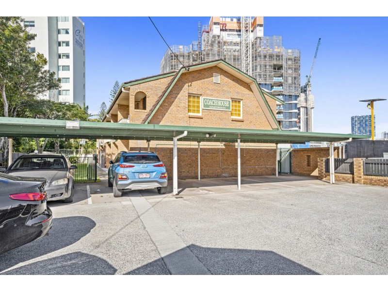 2/11 Frank Street, Labrador QLD 4215