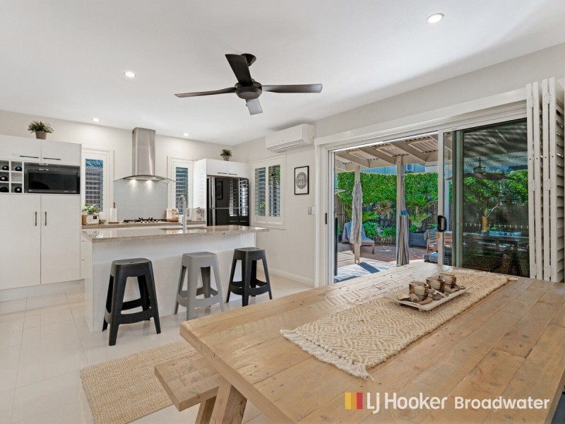2/75 Broad Street, Labrador QLD 4215