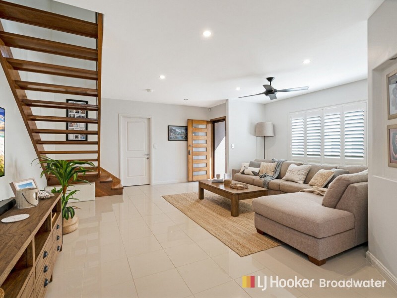 2/75 Broad Street, Labrador QLD 4215