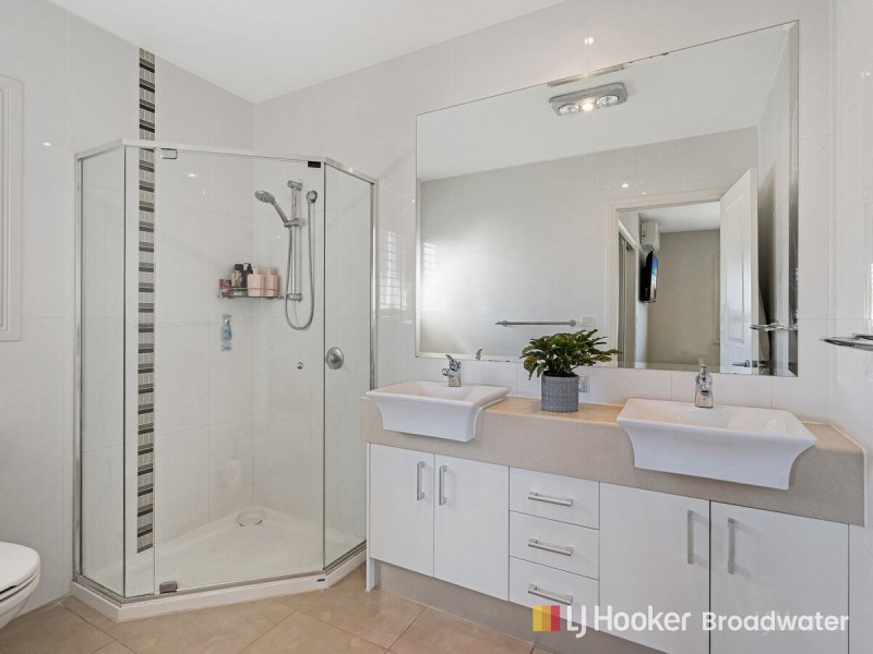 2/75 Broad Street, Labrador QLD 4215