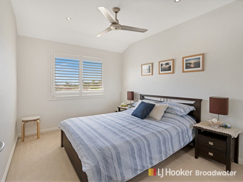 2/75 Broad Street, Labrador QLD 4215