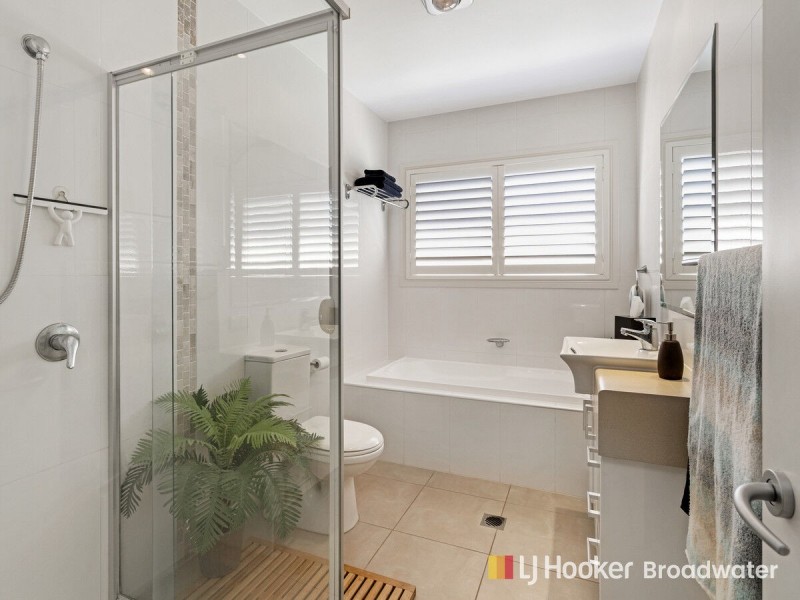 2/75 Broad Street, Labrador QLD 4215