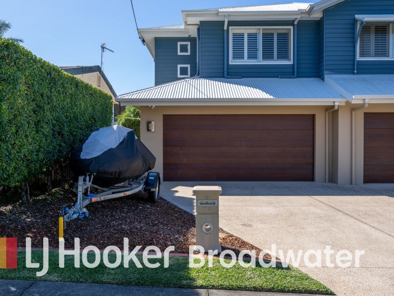2/75 Broad Street, Labrador QLD 4215