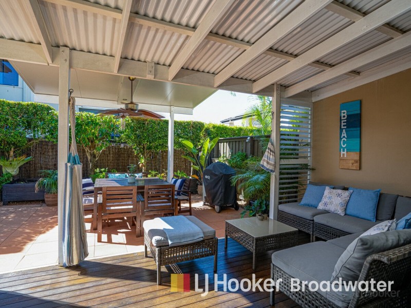 2/75 Broad Street, Labrador QLD 4215