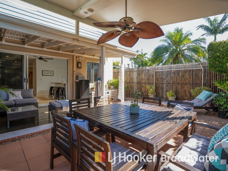 2/75 Broad Street, Labrador QLD 4215