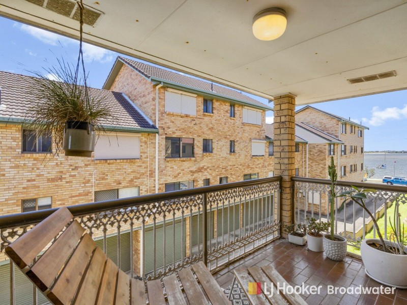 9/250 Marine Parade, Labrador QLD 4215