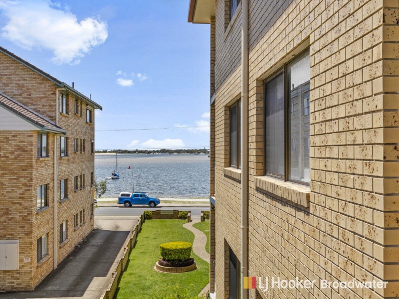 9/250 Marine Parade, Labrador QLD 4215