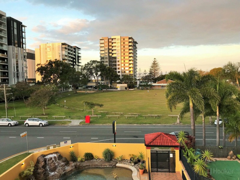 25/10-12 Bath Street, Labrador QLD 4215