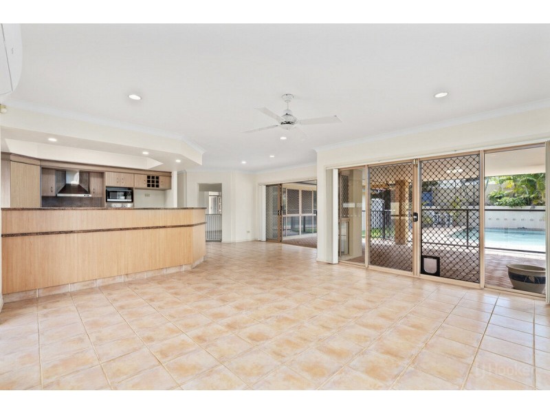 25 Nottinghill Gate Drive, Arundel QLD 4214